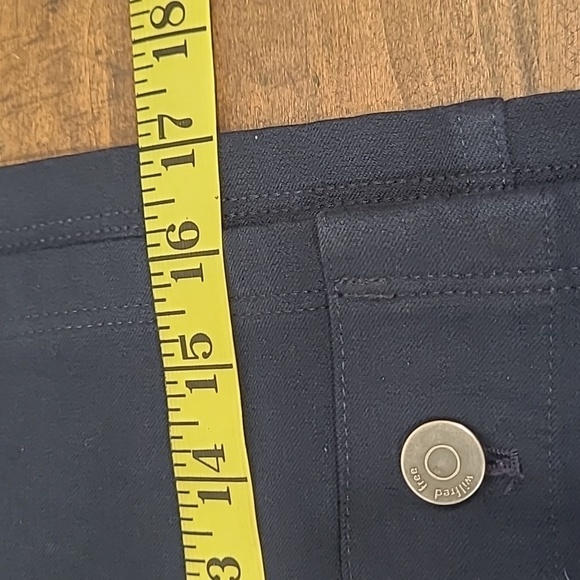 EUC Wilfred Free Skirt Women's sz 8 Blue Stretch Denim Button Down Mini Skirt - Picture 7 of 8